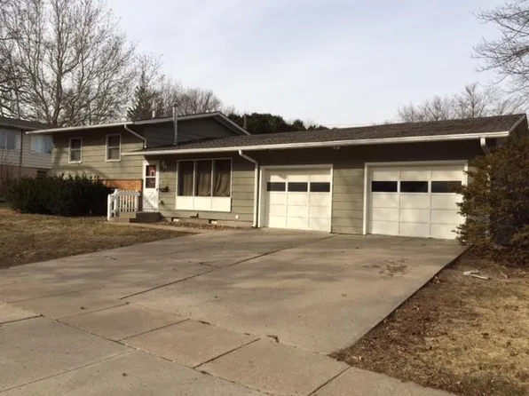702 Greenwood Dr, Iowa City, IA 52246