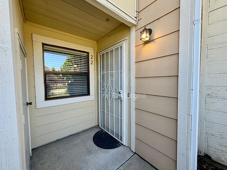 1537 Pyrenees Ave #22 — Photo 2