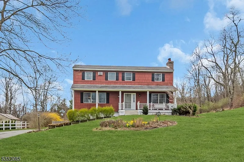47 Courtland Dr photo 1