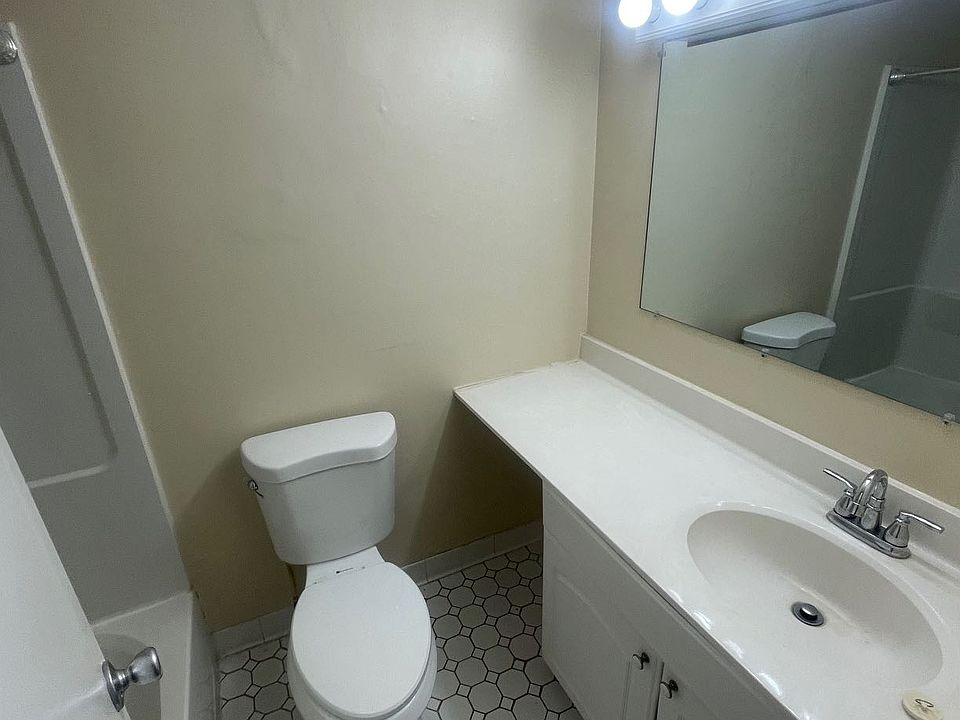 2nd image of 809 W Greenwood Ave APT 2E