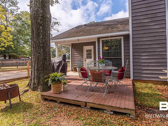 3rd image of 102 Plantation Ct