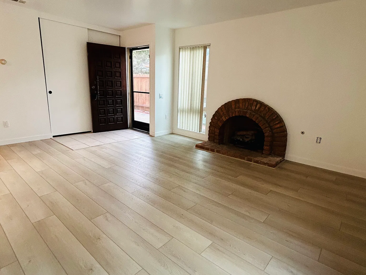 2 bed, 839 sqft, $3,300 — Photo 4