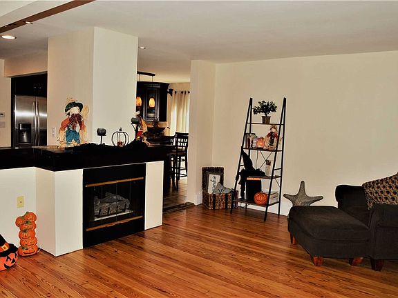 4th image of 374 S Broadway St