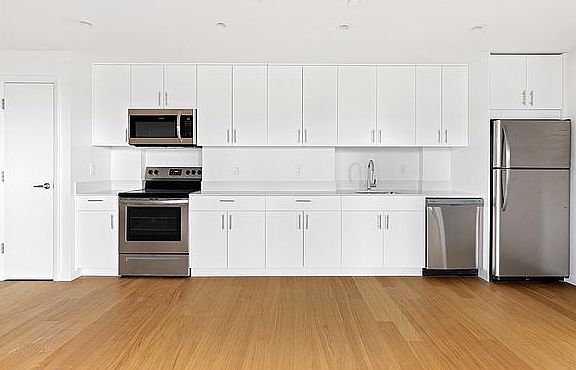 3rd image of 402 E 118th St #7J