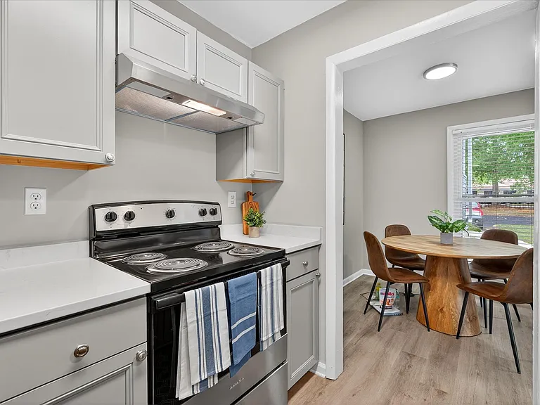The Grove Apartments — Photo 9