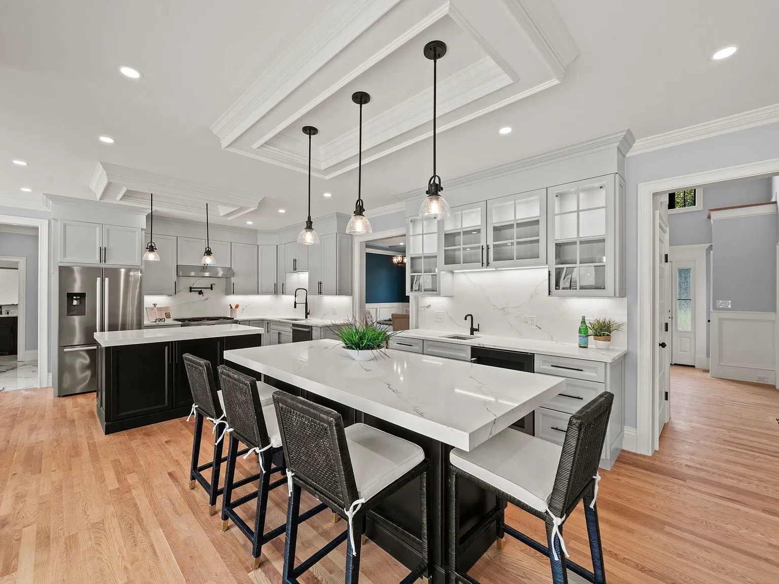 5 bed, 5.5 bath, 5200 sqft, $7,500 — Photo 2