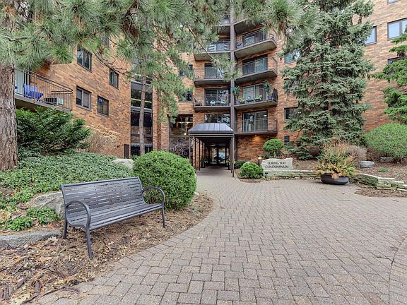 4th image of 210 W Grant St APT 516