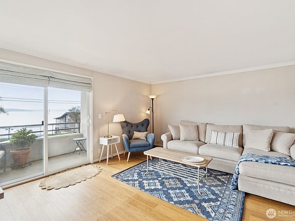 4th image of 4222 Beach Drive SW #202