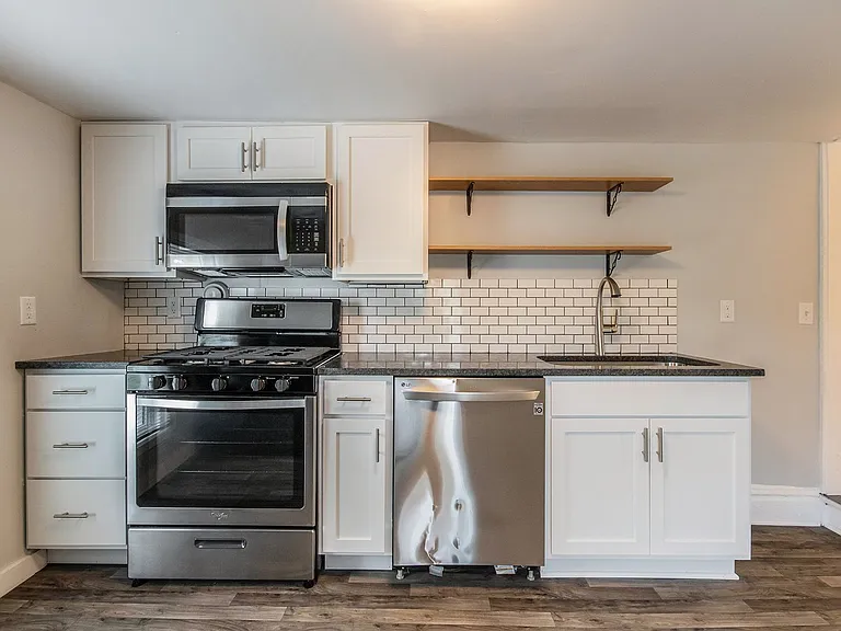 800 Clancy Ave NE — Photo 1