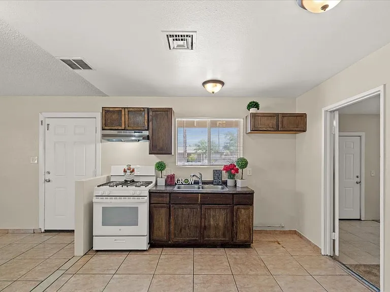 3421 E Twining Ave — Photo 11