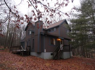 111 Red Breast Ln, Lackawaxen, PA 18435