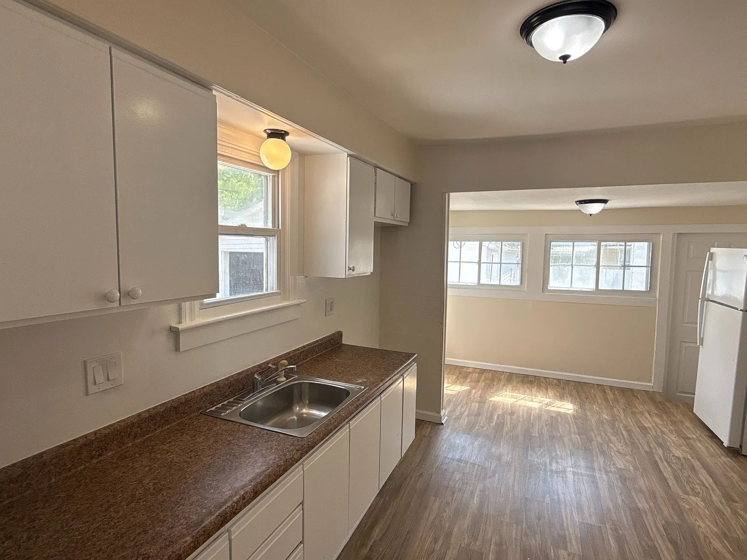 3 bed, 988 sqft, $1,200 — Photo 2