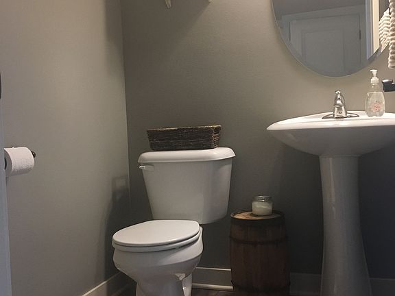 1st floor 1/2 bath