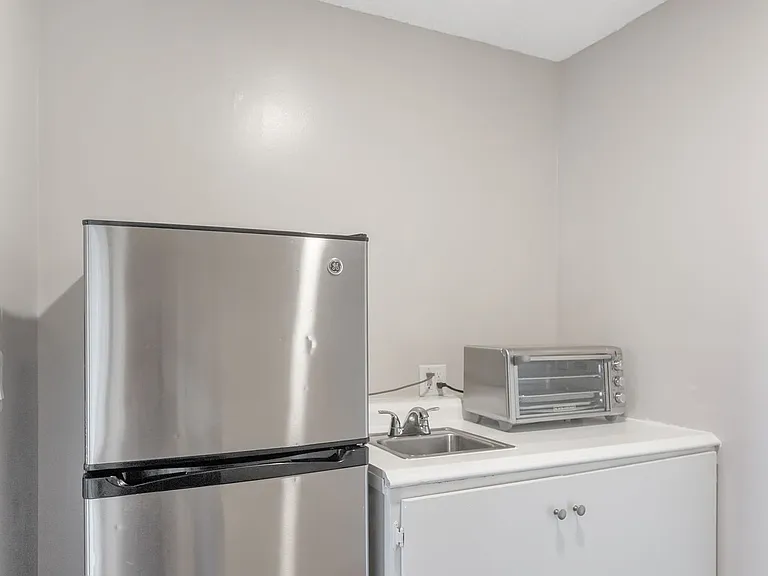 Redstone Apartments — Photo 15