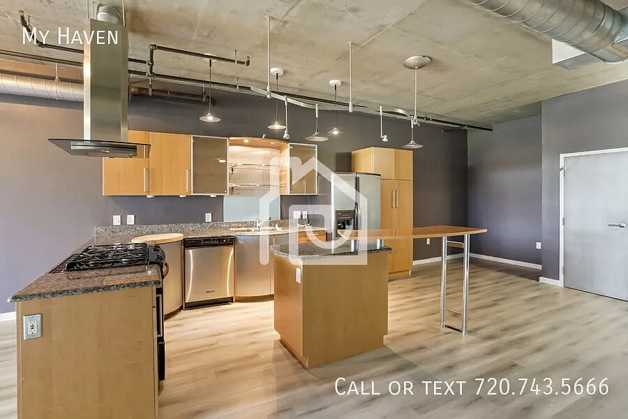 Large 2 Bedroom Loft in LoDo with Amazing Views — Photo 4