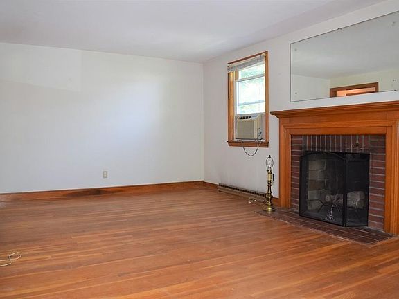 5th image of 40 Bartlett St