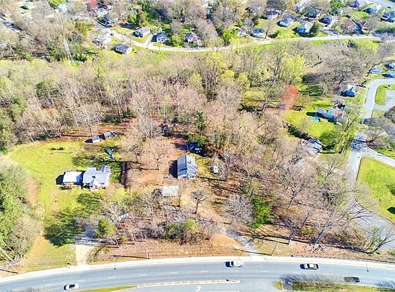 2nd image of 328 W Hudson Blvd