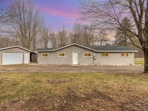 3060 S Patterson Rd, Freeland, MI 48623