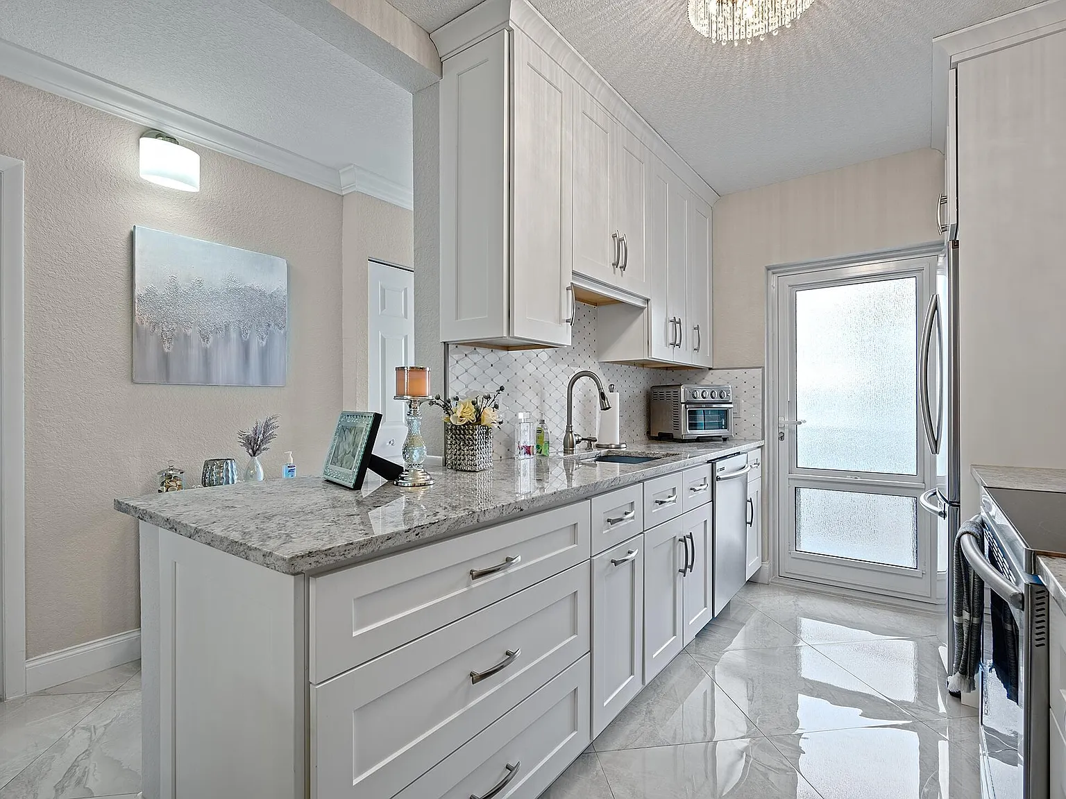 2 bed, 2.0 bath, 1000 sqft, $6,250 — Photo 3