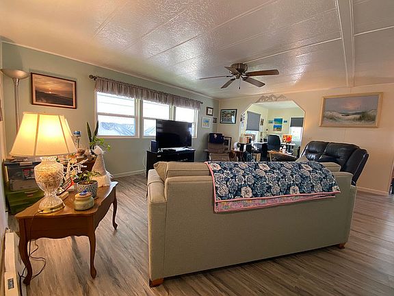 3rd image of 185 Sanibel St
