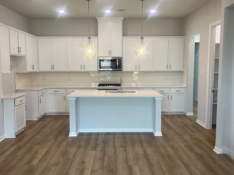8119 Challenger Ln — Photo 4