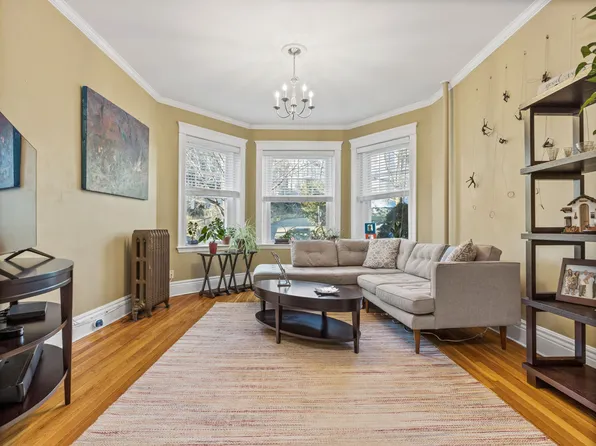 95 Mason Ter APT 1, Brookline, MA 02446