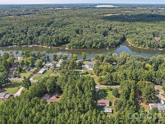 4th image of 420 Panther Point Trl