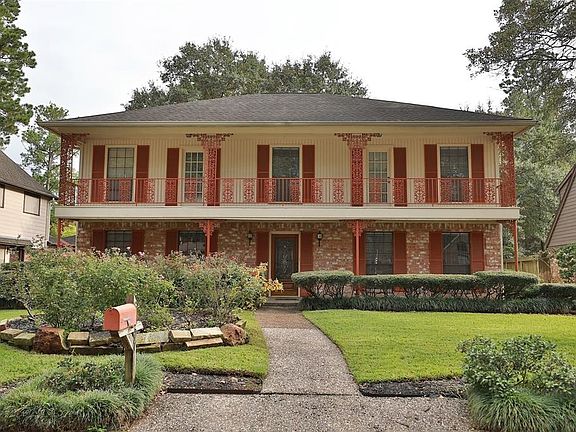 Beautifully landscaped front yard.