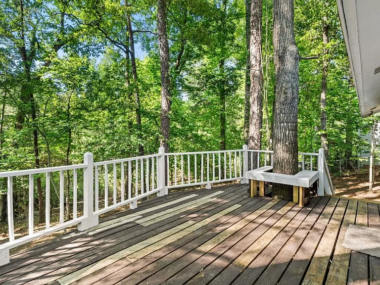 213 Dogwood Glen Dr — Photo 18