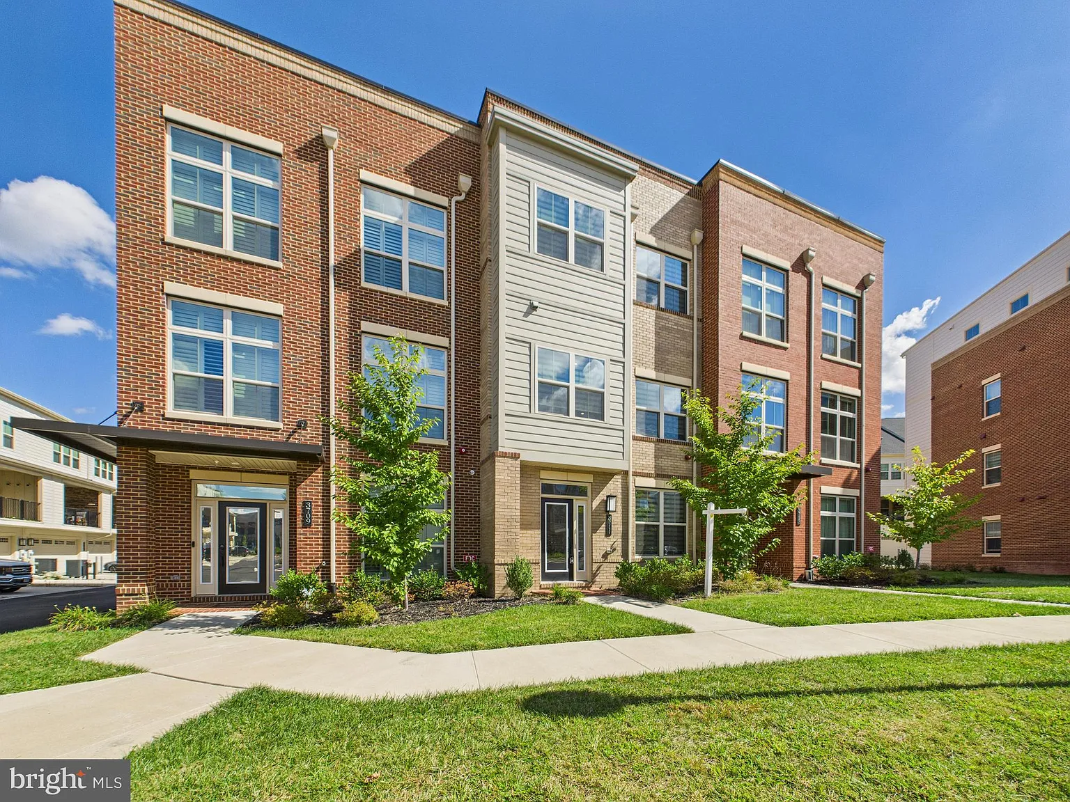 4 bed, 4.5 bath, 2879 sqft, $4,900 — Photo 3