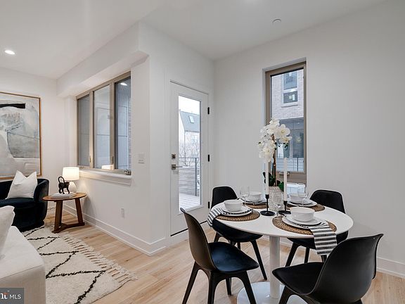 5th image of 119 Greenwich St #11