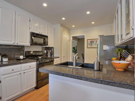 4th image of 730 Bamboo Dr