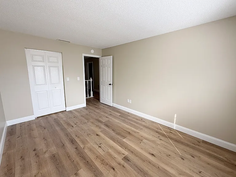 3RD BEDROOM - CLOSET DOOR