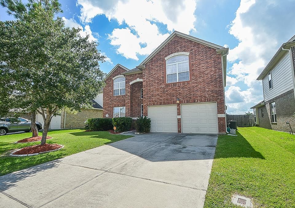 1st image of 129 Emerald Loch Ln