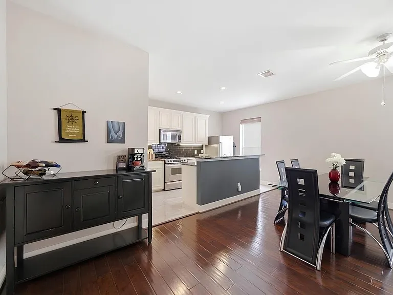 1716 Elgin St — Photo 12