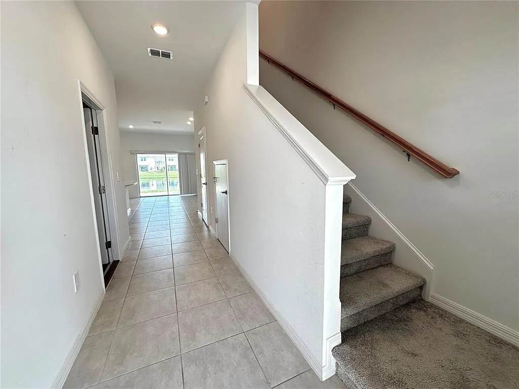 3 bed, 2.5 bath, 1373 sqft, $1,850 — Photo 3