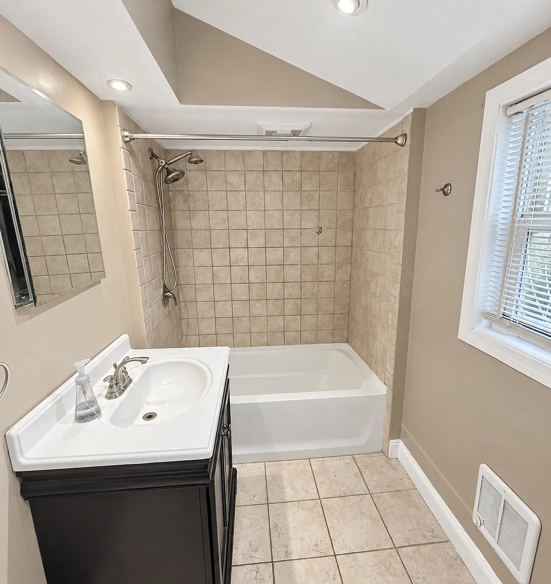 3 bed, 1308 sqft, $3,000 — Photo 3