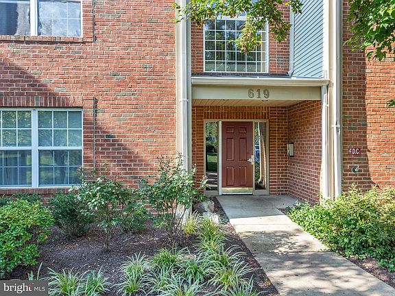 2nd image of 619 Admiral Dr Unit 403