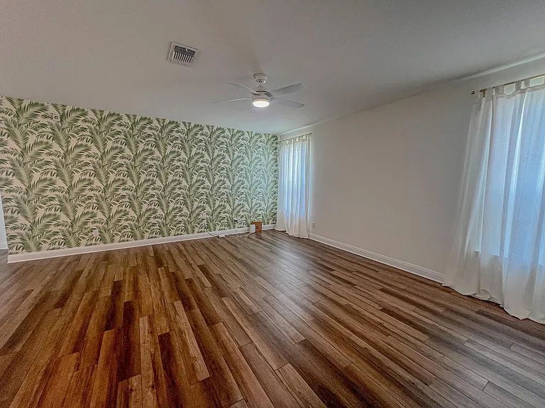 512 Barbary Coast Ln — Photo 4