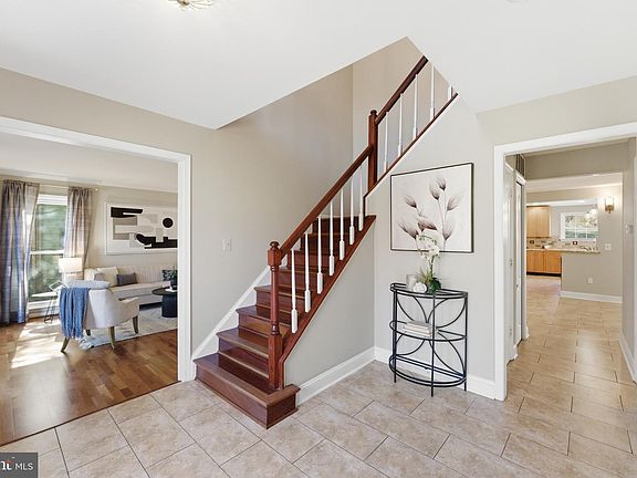 3rd image of 712 Brandon Green Dr