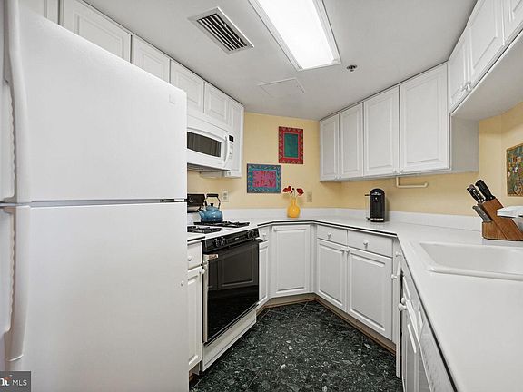 5th image of 1276 N Wayne St APT 900