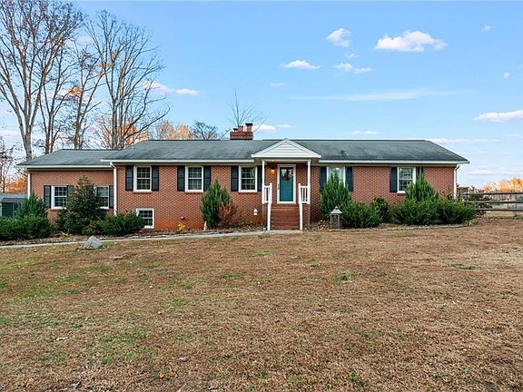 2nd image of 5811 Meadow Ln