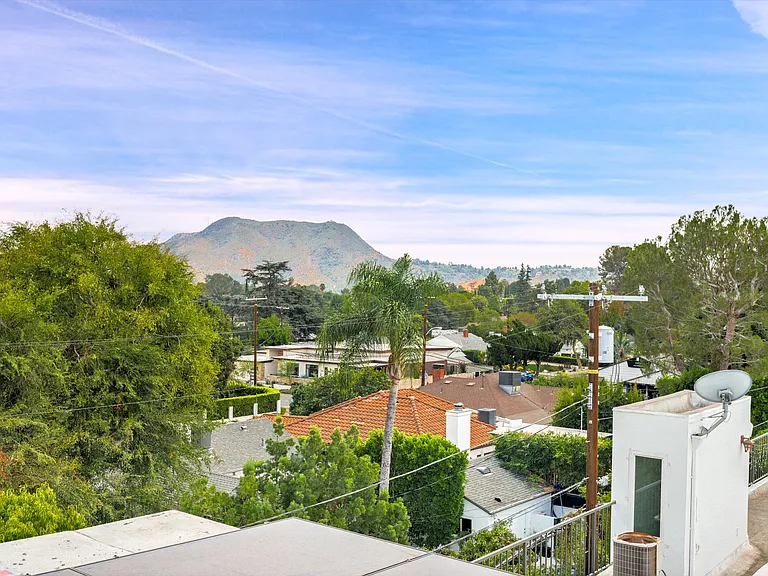 5022 Cahuenga Blvd — Photo 37