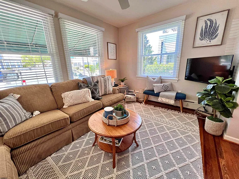7407 Ventnor Ave — Photo 11