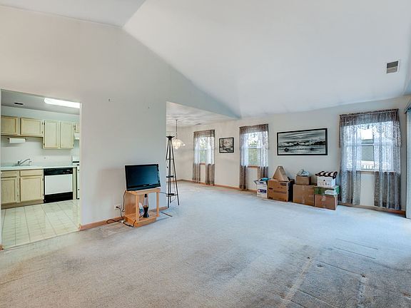 2nd image of 62 Larch Ct Unit Rz2