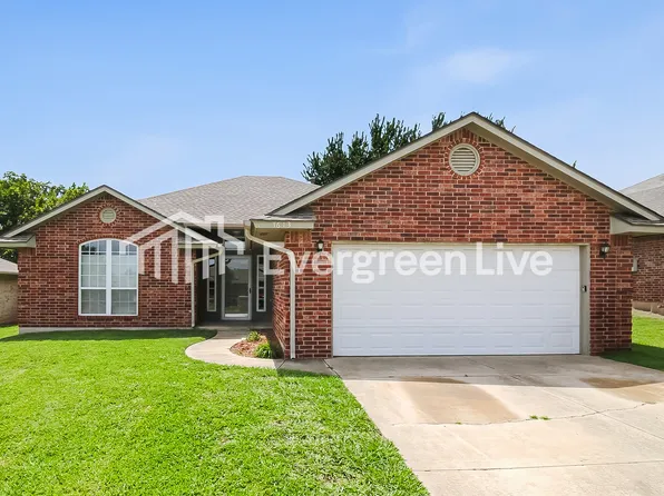 1613 Tara Dr, Moore, OK 73160
