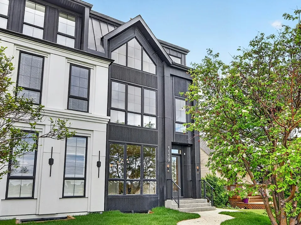 1119 Regal Cres NE