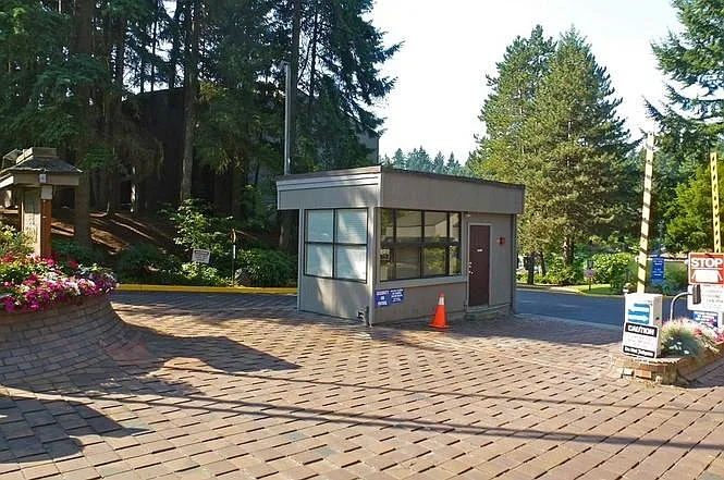 Society Gated Entrance - 6051 137th Ave NE #347