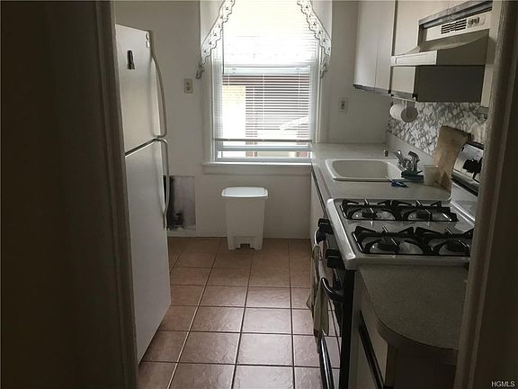 2nd image of 6 Bayley Ave APT 2