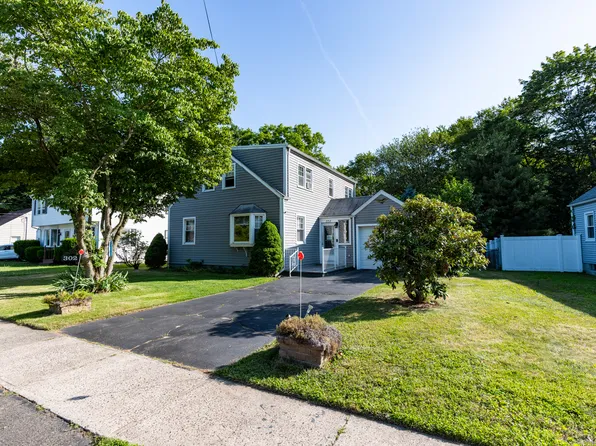 302 East Pasadena Place, Bridgeport, CT 06610